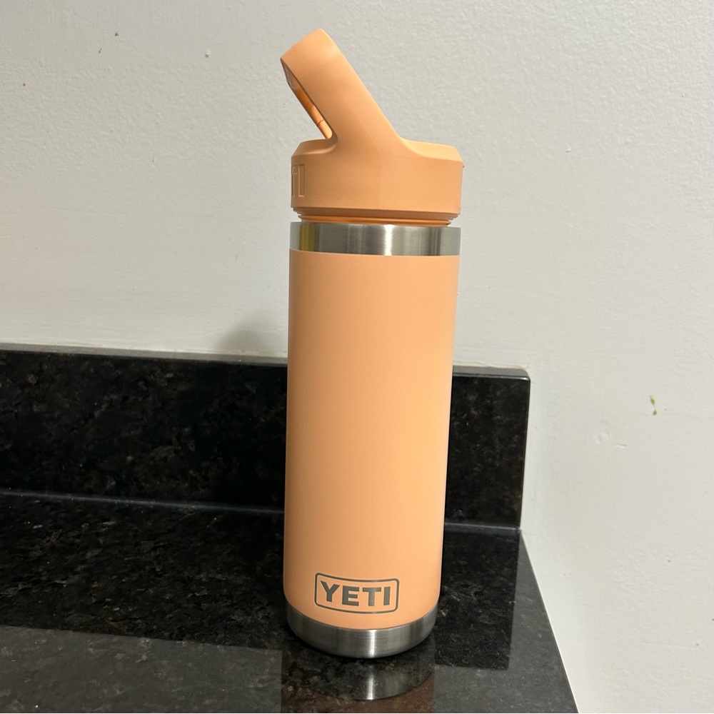 YETI 18 OZ WATER BOTTLE - Picture 4 of 8